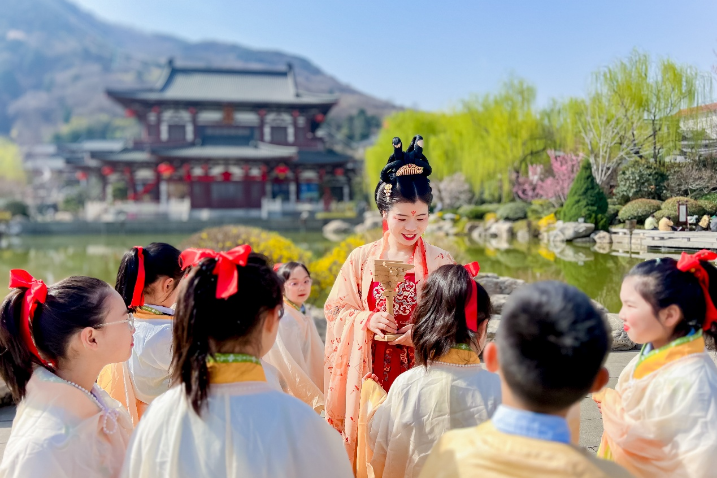 Huaqing Palace gears up for Dragon Boat Festival