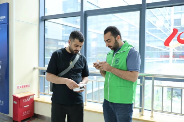 Yiwu hospital boosts international services with multilingual volunteers