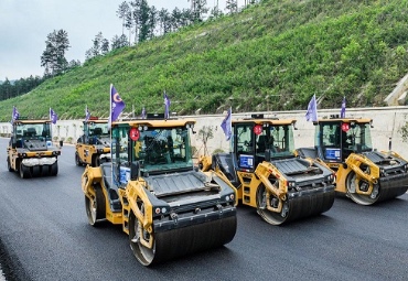 Guizhou debuts autonomous road construction technology