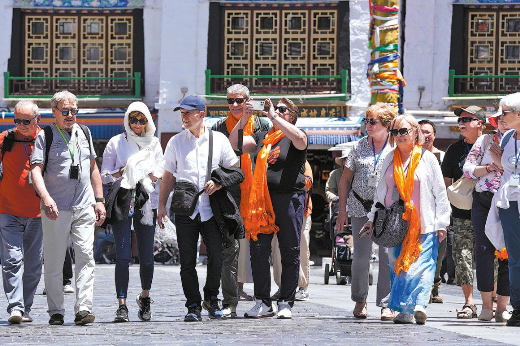 Visa-free policies boost inbound summer tourism