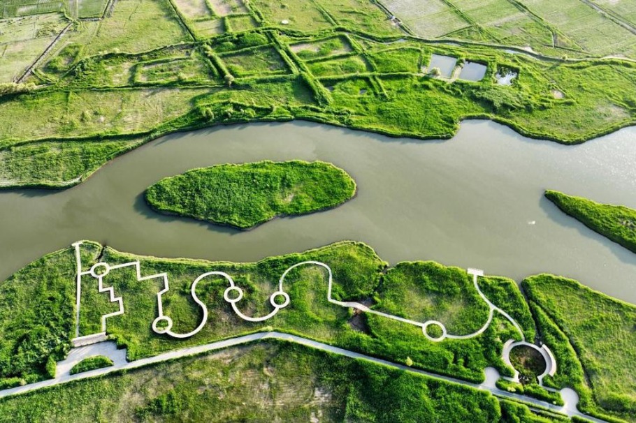 Zhangye's desert oasis dazzles in early summer