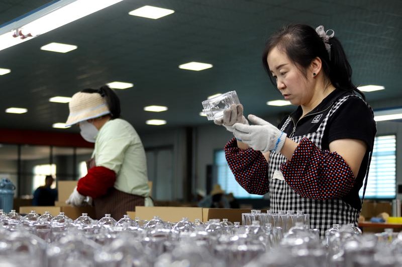 Zhangye glass bottles adorn global luxury brands