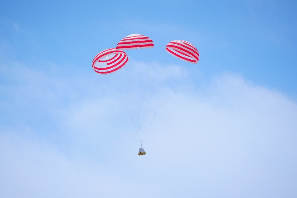 China conducts successful escape test for new manned spacecraft
