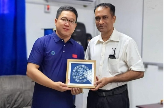 Nantong medical team seeks cultural exchange via blue calico in Guyana