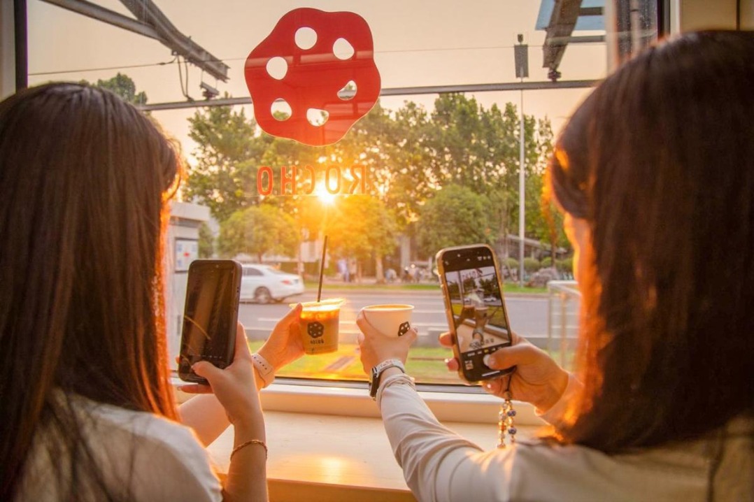 Nanjing introduces country's first coffee-themed modern tram