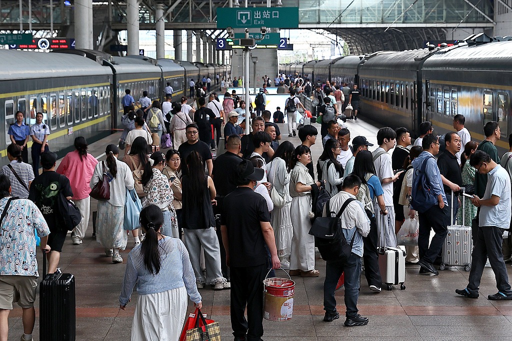 China expects to see 953m railway trips during summer travel rush