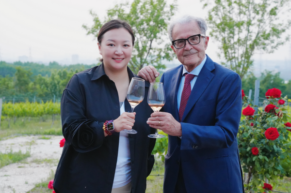 Former EU president lauds Yantai vineyard's sustainable approach