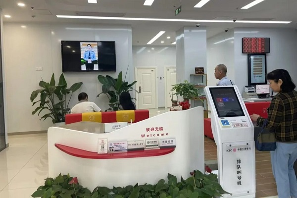 Wuxi issues first integrated social security card with work permit for foreign nationals