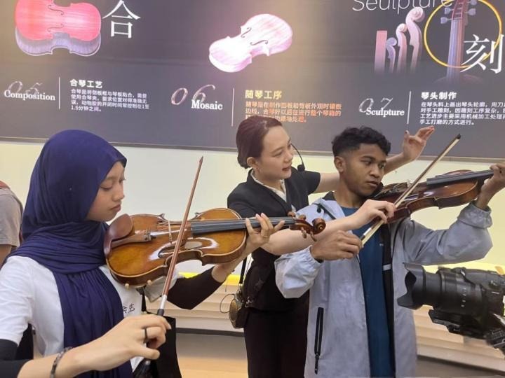 Taizhou's Huangqiao town celebrates Make Music Day with global flair