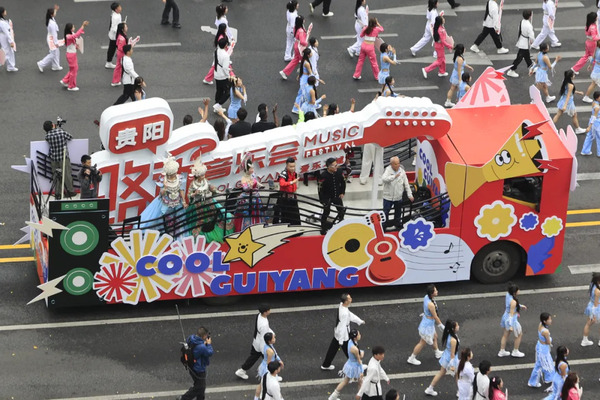 贵阳：巡游绘长卷 一城绽芳华2.jpg