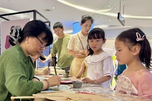 Zhoushan's shopping mall hosts Sanmao photo exhibition