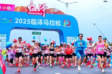 Thousands take part in Linze scenic marathon