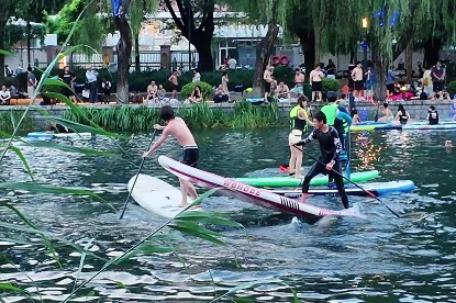 Beijing's Liangma River becomes summer oasis for paddlers