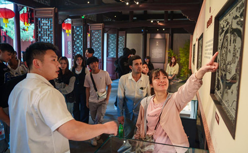Intl students explore Southern Confucianism culture in Quzhou