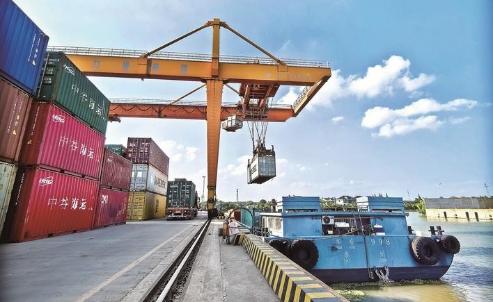 Taizhou's inland ports see strong growth in H1