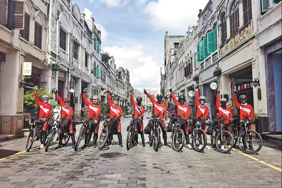 3,000-km cycling trip gives students life lessons