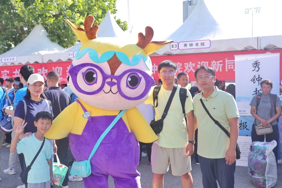 Tsinghua University welcomes over 4,000 new undergraduates
