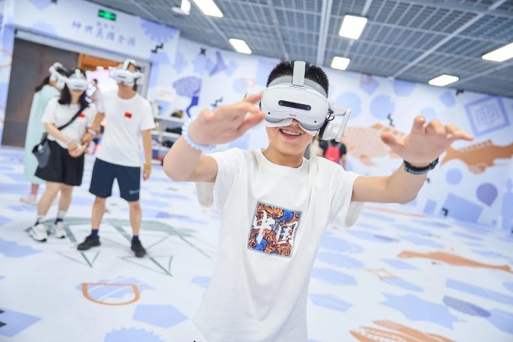 Nanjing Museum VR exhibition brings 17th-century world map to life