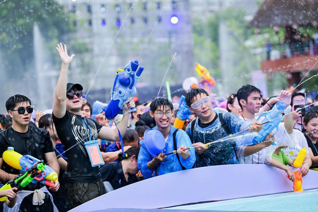 Seven Fairies Hot Spring Festival opens in Hainan