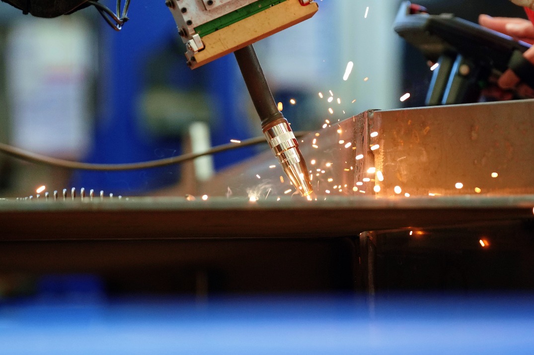 China's manufacturing sector sustains recovery momentum with rising expectations