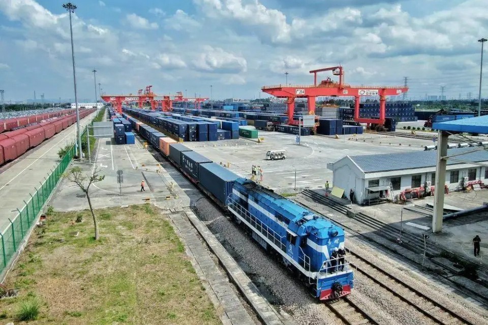 Freight train loaded with goods leaves Guangzhou as it heads to Europe