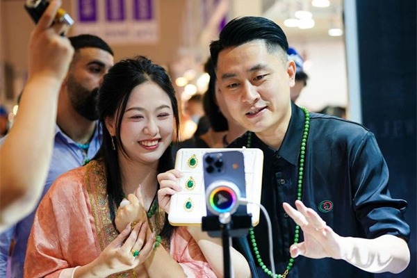 Better regulation of tipping behaviors urged to boost livestreaming sector