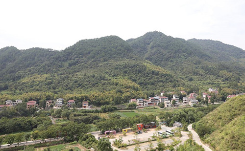 Village in Quzhou lifts prosperity through green transformation