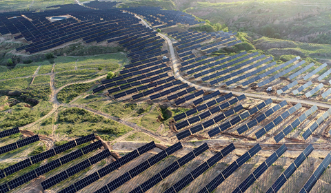 'Solar Great Wall' turns Ordos desert into green energy oasis
