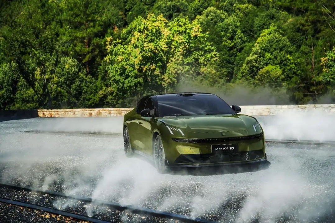 New model reshapes hybrid sedan market