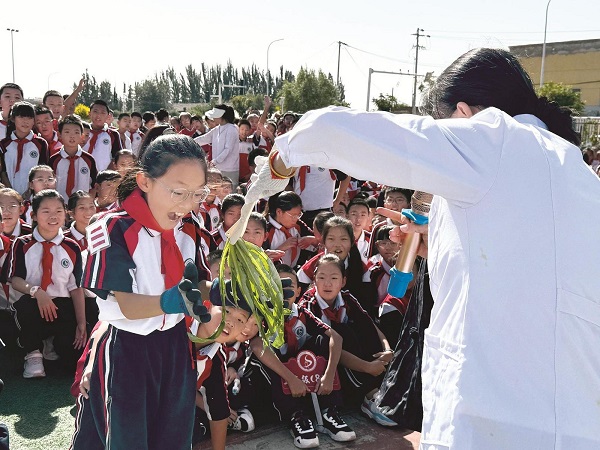 Baotou holds science outreach event for students