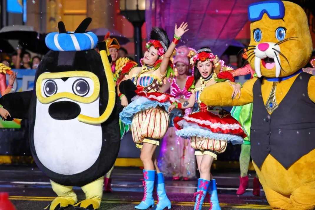 Grand floats light up Shanghai Tourism Festival