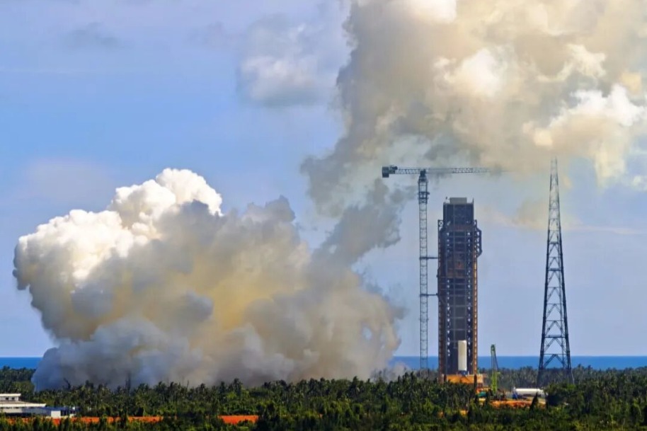 China tests moon-mission rocket