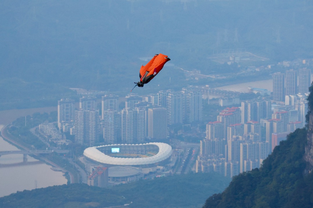 Wingsuit Flying World Championship kicks off at Zhangjiajie Tianmen Mountain
