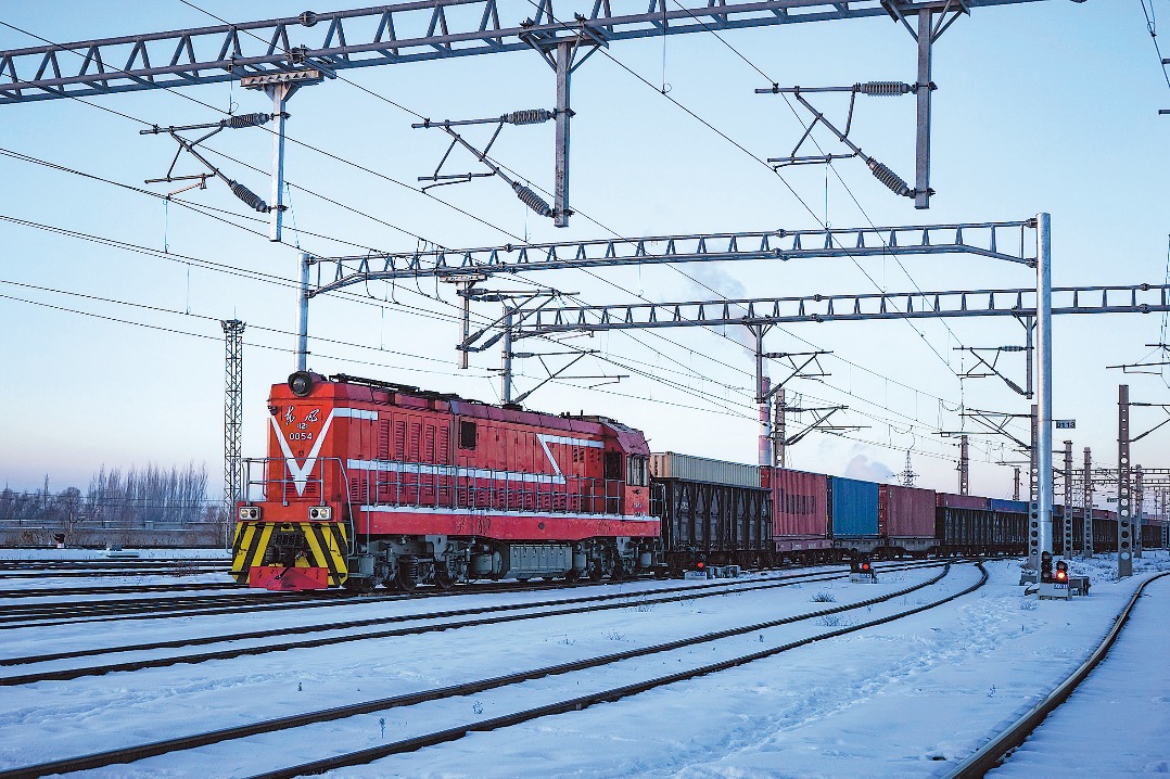 Auto export boom spurs jobs, incomes in Xinjiang