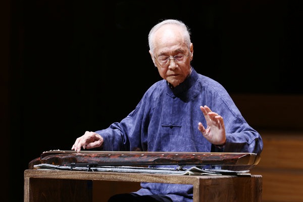 Guqin melodies enchant Beijing concertgoers