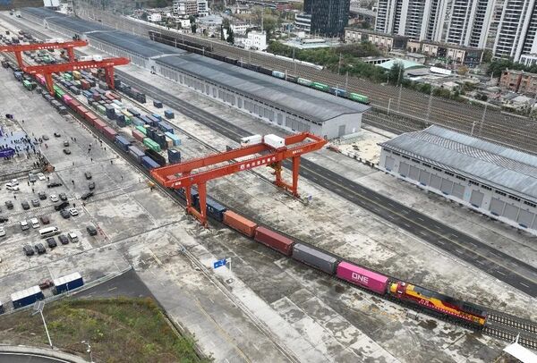 直达全球144个国家及地区 贵阳国际陆港“朋友圈”越扩越大.jpg