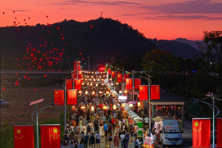 Tourists flock to rural destinations nationwide