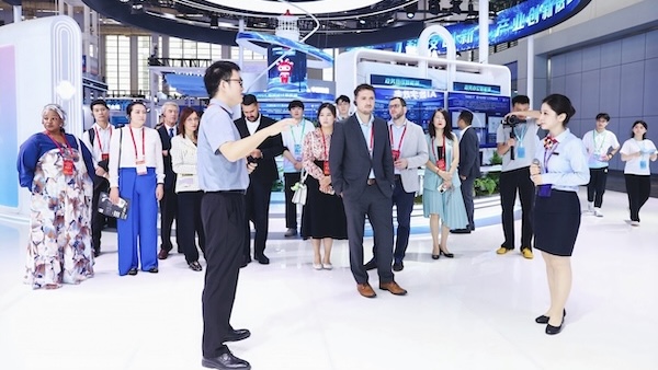 Diplomats explore AI breakthroughs at Ningbo expo
