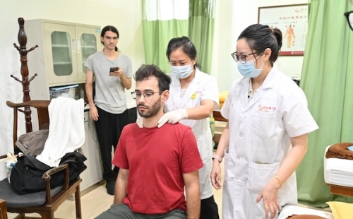 Intl student experience TCM in Ningbo