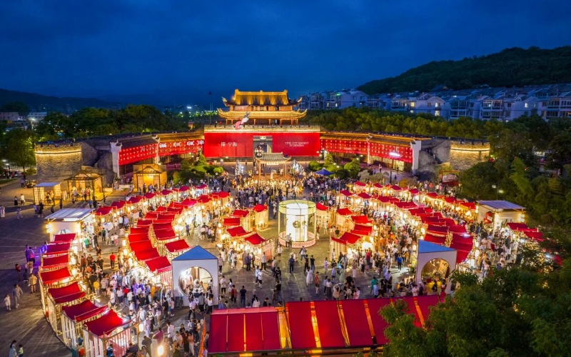 Grid support lights up Ningbo's nightlife