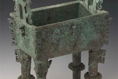 Ancient bronze ding cauldron with elongated legs