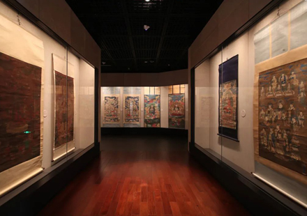 Beijing exhibit features Daoist and Buddhist figure paintings