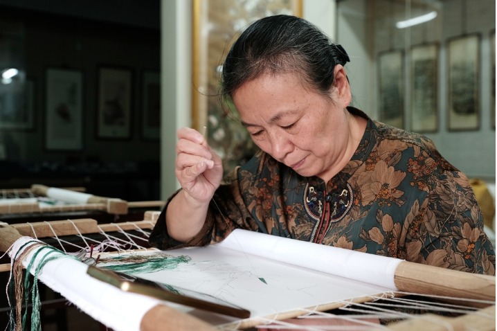 Art at fingertips shines bright in Jiangsu