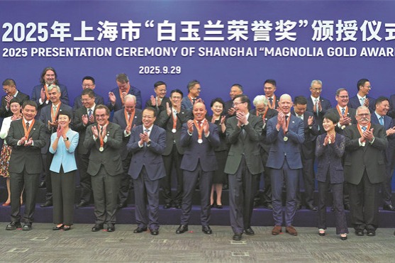 Expats awarded for commitment to global city