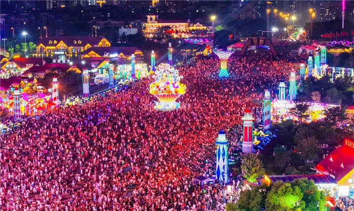 South Korean tourists enjoy tailored experience at Qingdao's International Beer Festival