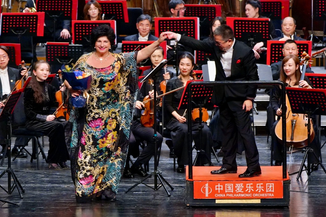 Renowned violinist, Shaham, ends Beijing Music Festival with a stunning performance