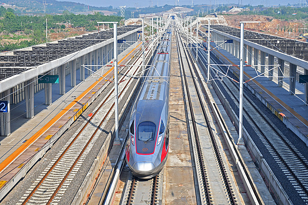 Weifang-Yantai high-speed railway serves 3.25m passengers in 1st year