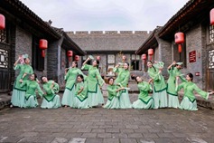 Fenyang holds youth flash mob event at ancient architectural site