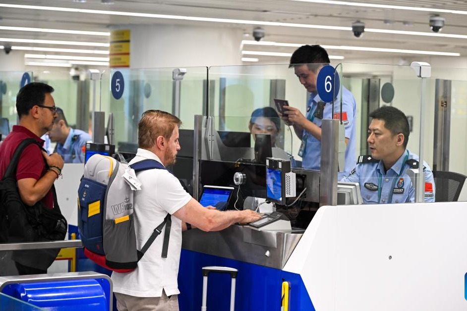 China enhances opening-up to foreign travelers