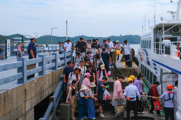 Zhoushan sees 1.5m passenger trips during 8-day holiday
